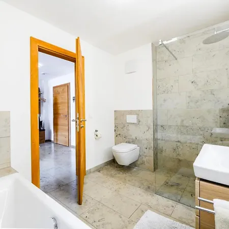 4br Berg Rueckzug Villa